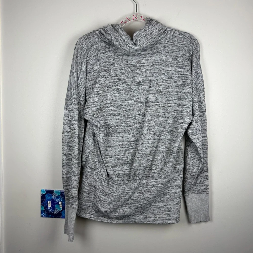 Athleta Sweater Top Womens Large Heather Gray Cowl Neck Thumb Holes Running Gym